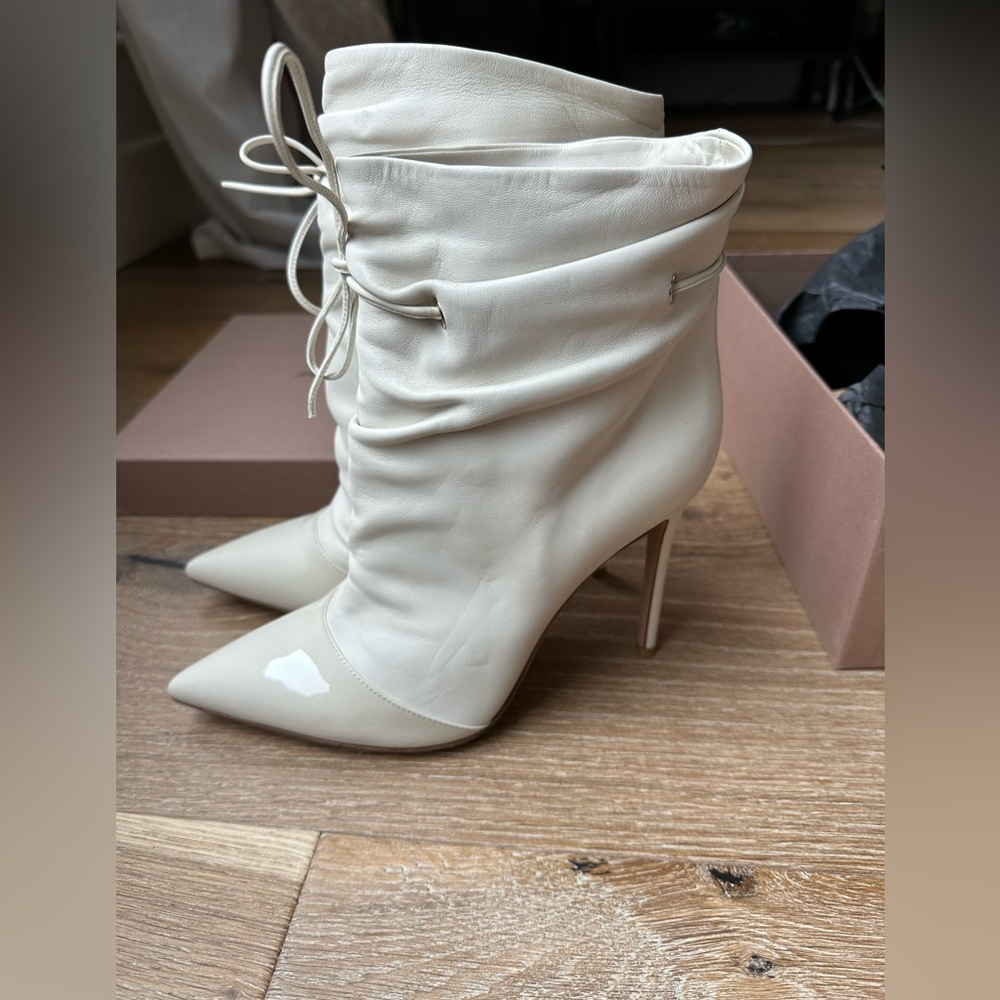 Gianvito Rossi Slouch Cream Leather Booties with tie detail, size 40